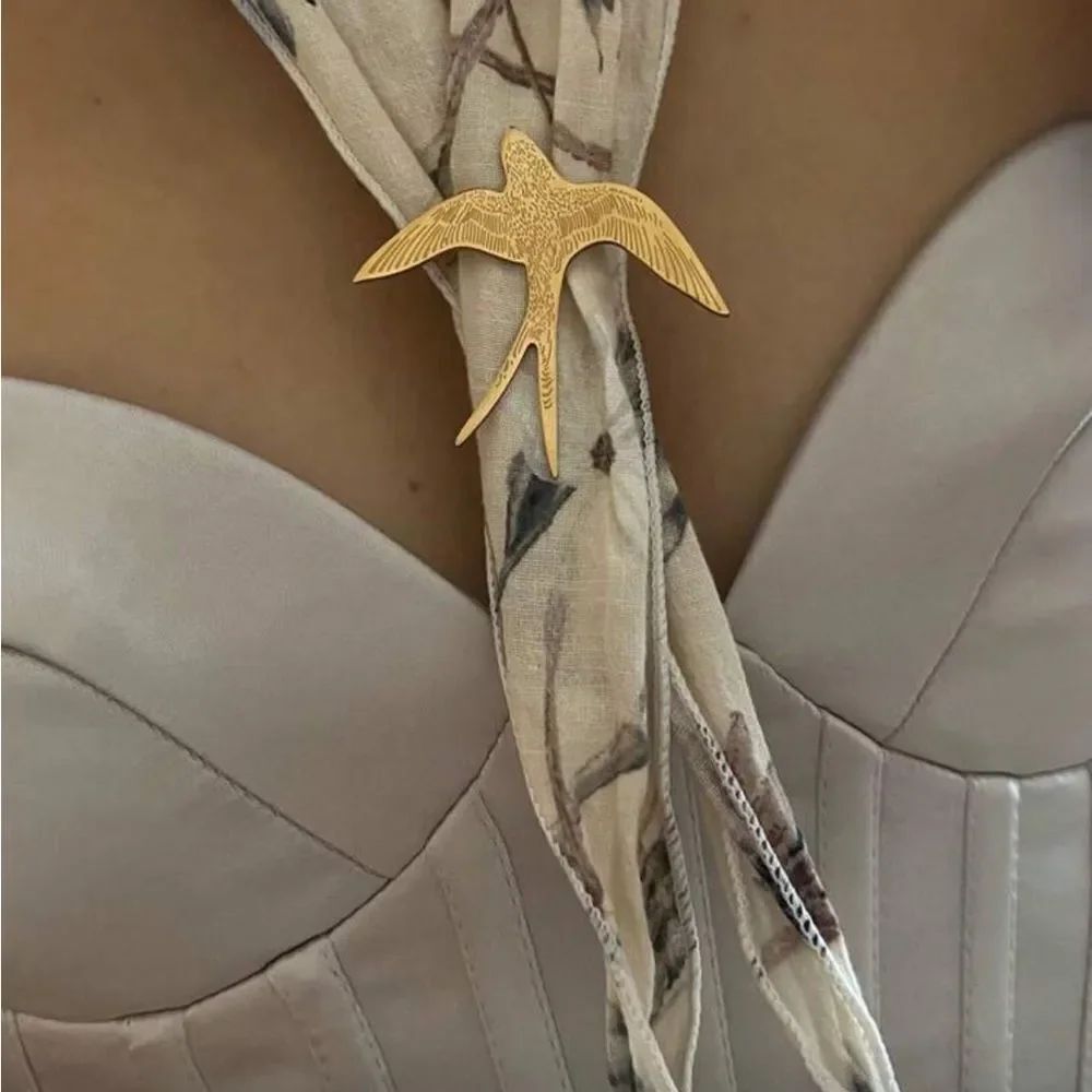 Gold Bird Brooch Q 596